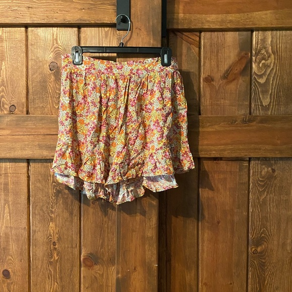 Wild Fable Pink Floral Ruffle Detail Shorts - Picture 2 of 5